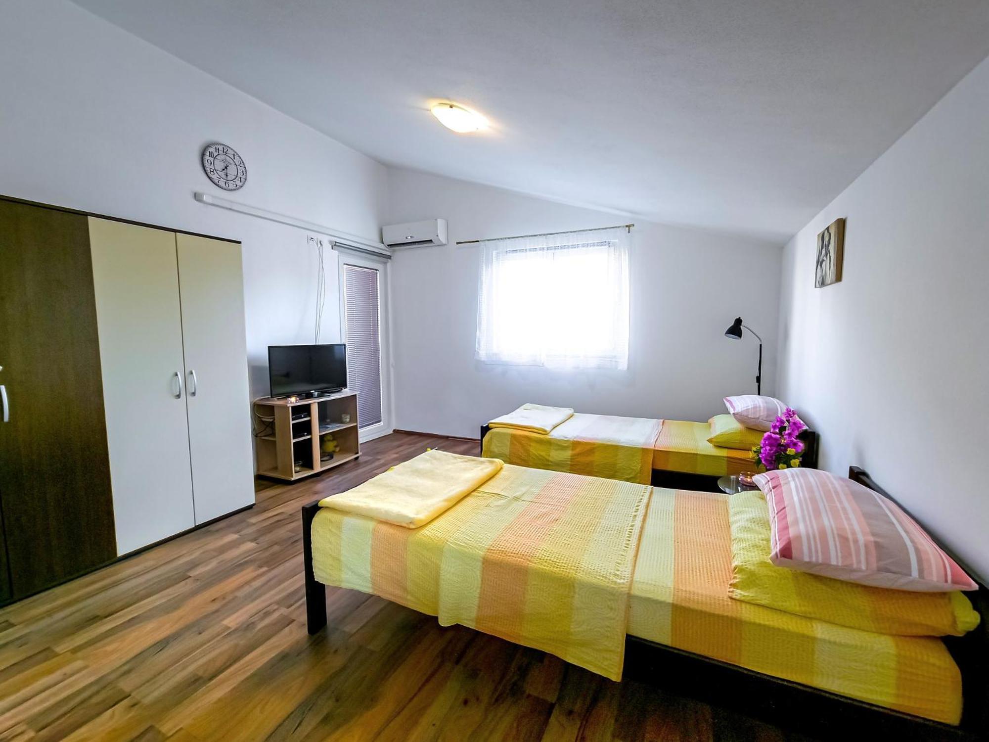 Apartments Mani โตรกีร์ ภายนอก รูปภาพ