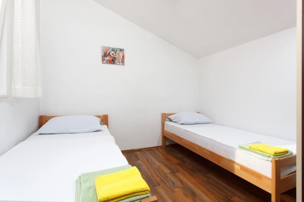 Apartments Mani โตรกีร์ ภายนอก รูปภาพ